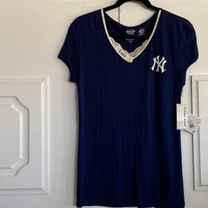 NWT Women’s New York Yankees Tee
